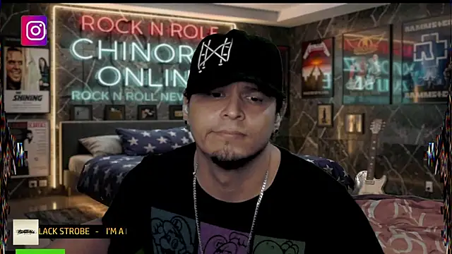chino_roz Show in webcam