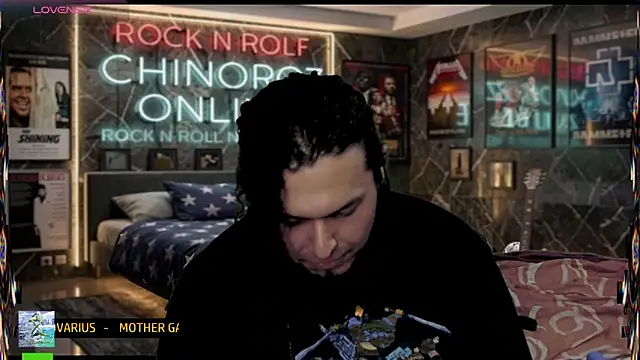 chino_roz Show in webcam