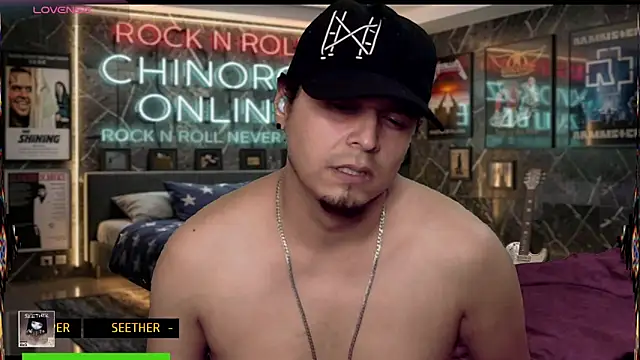 chino_roz Show in webcam