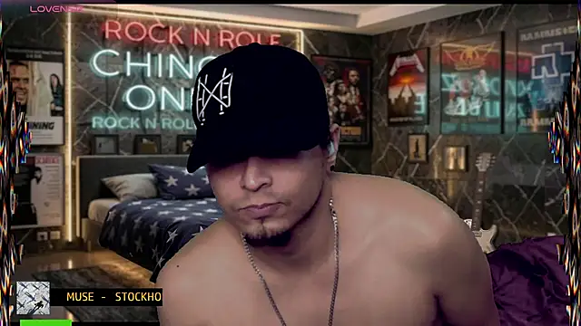 chino_roz Show in webcam