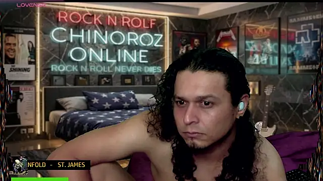 chino_roz Show in webcam