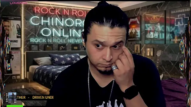 chino_roz Show in webcam