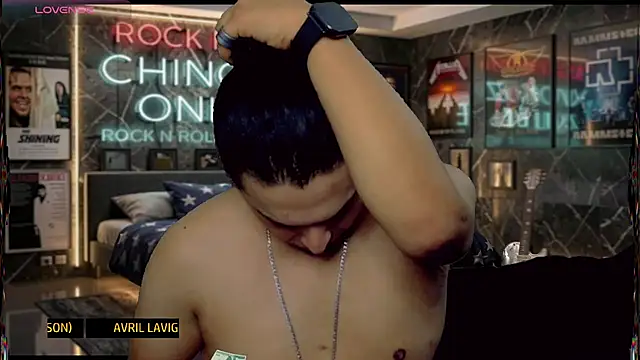 chino_roz Show in webcam
