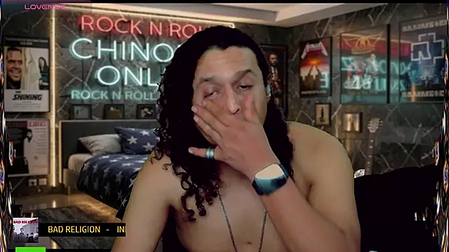 chino_roz Show in webcam