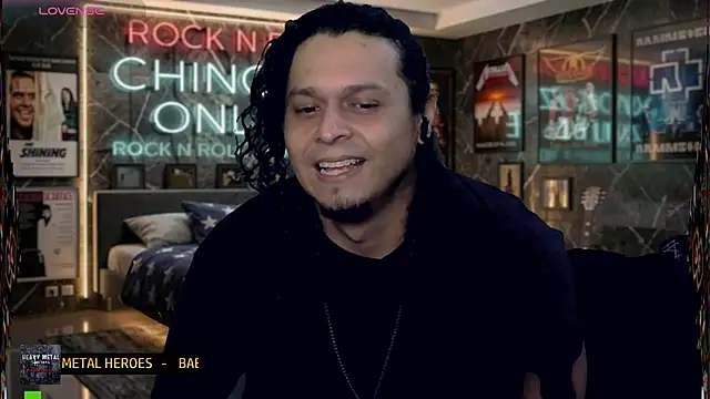 chino_roz Show in webcam