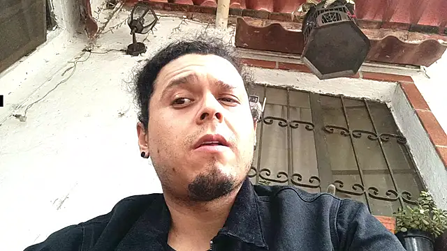 Show modela chino_roz na web-kameri