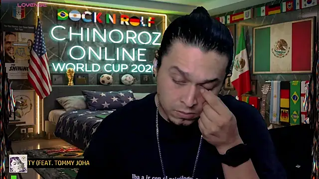 chino_roz Show in webcam