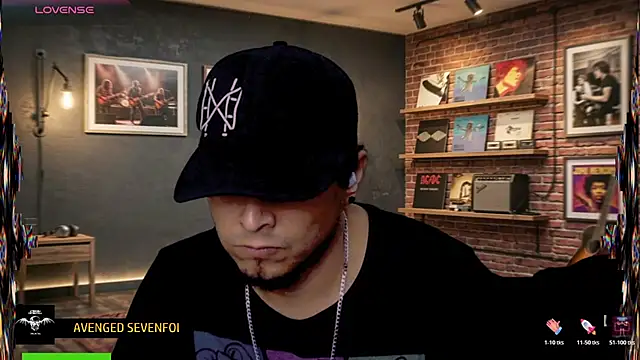 chino_roz Show in webcam