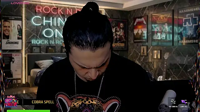 chino_roz Show in webcam