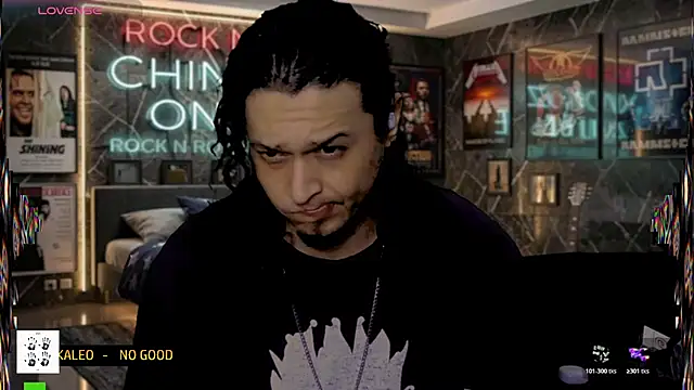 chino_roz Show in webcam