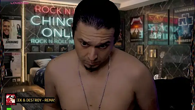 chino_roz Show in webcam