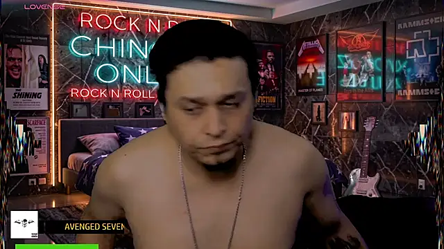 chino_roz Show in webcam