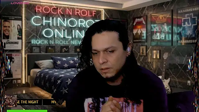 chino_roz Show in webcam