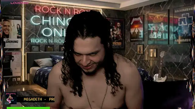 chino_roz Show in webcam