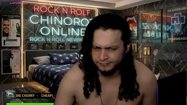 Pokazy przed kamerką – chino_roz