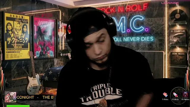 chino_roz Show Webcam