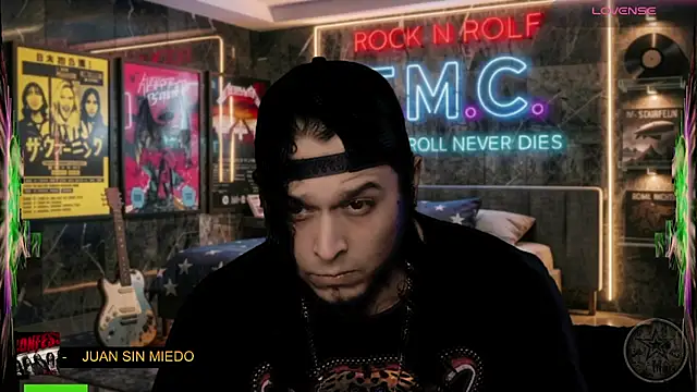 chino_roz Show in webcam