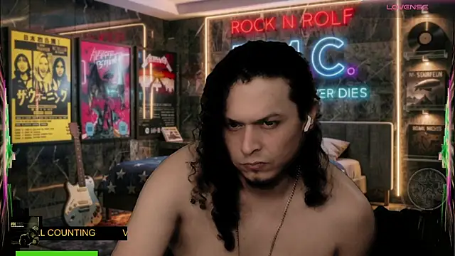 chino_roz Show in webcam