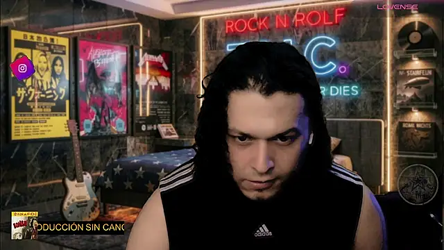 chino_roz Show in webcam