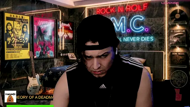 chino_roz Show in webcam