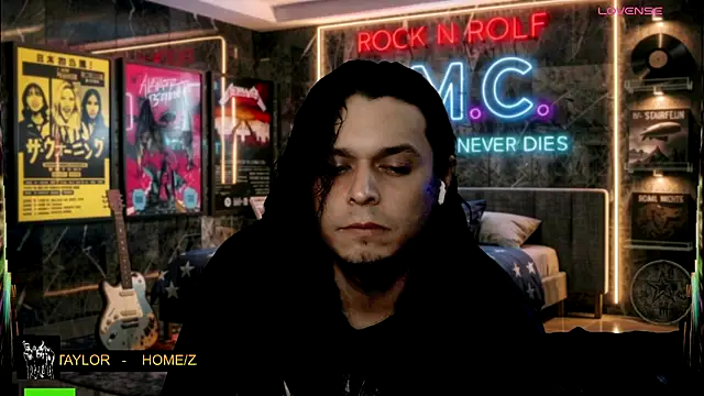 chino_roz Show in webcam