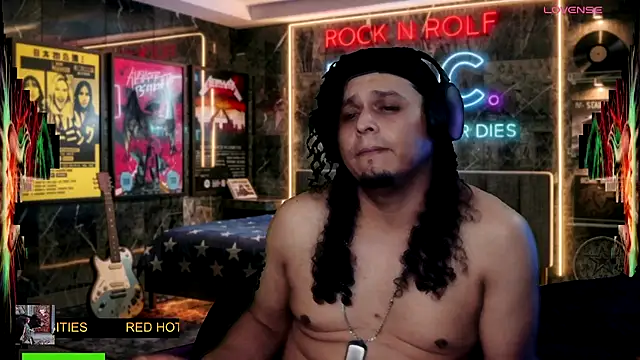 chino_roz Show in webcam