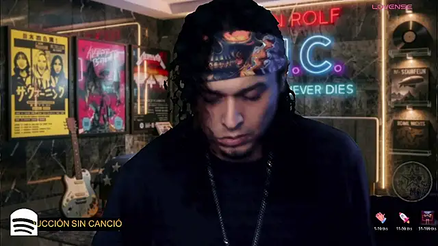 chino_roz Show in webcam