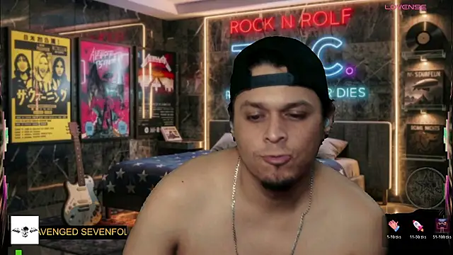 chino_roz Show in webcam