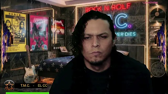chino_roz Show in webcam