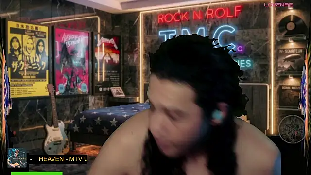 chino_roz Show in webcam