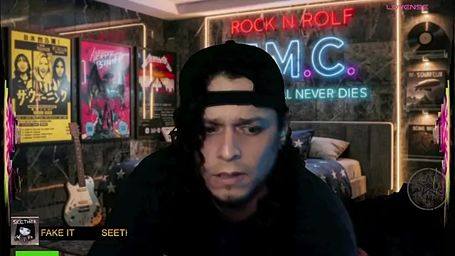 Show modela chino_roz na web-kameri