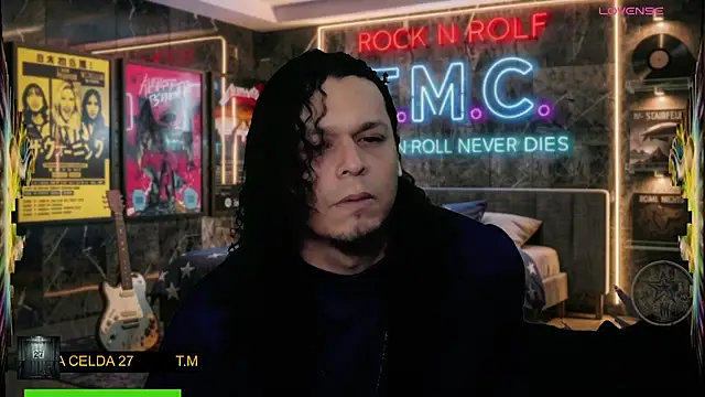 chino_roz Show in webcam