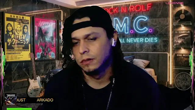 chino_roz Show in webcam
