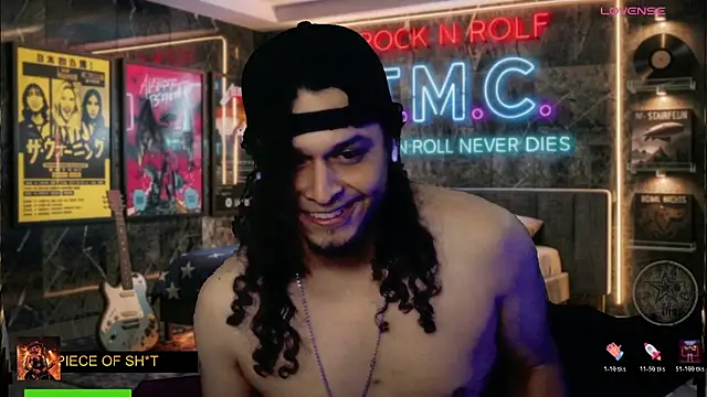 chino_roz Show in webcam