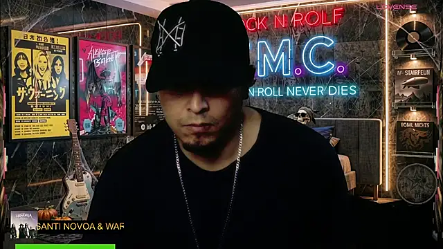 Show modela chino_roz na web-kameri