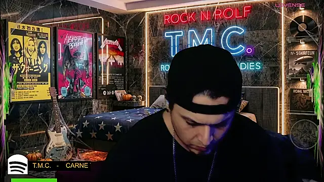 chino_roz Show in webcam