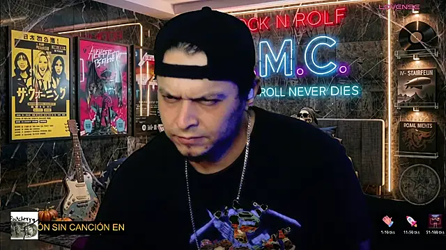 chino_roz Show in webcam