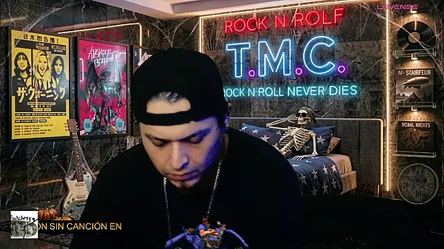 Pokazy przed kamerką – chino_roz