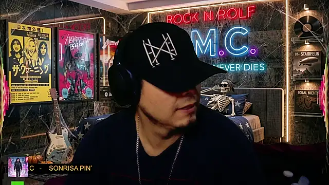 chino_roz Show in webcam