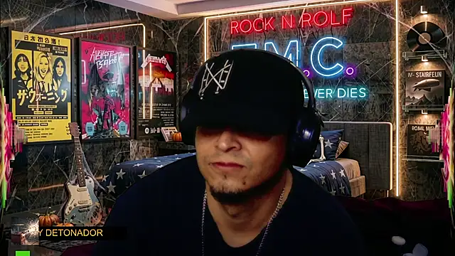 chino_roz Show Webcam