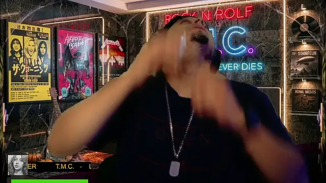 Pokazy przed kamerką – chino_roz