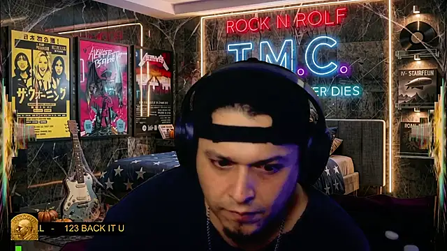 chino_roz: διαδικτυακό σόου στην κάμερα