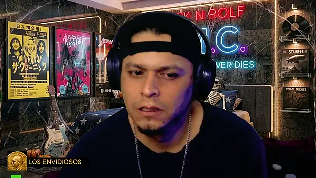 Show modela chino_roz na web-kameri