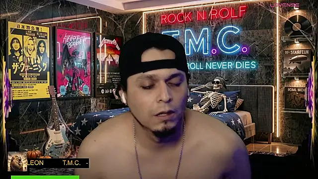 Pokazy przed kamerką – chino_roz