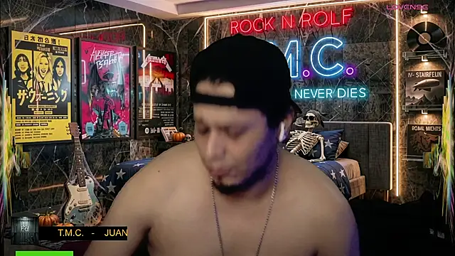 Pokazy przed kamerką – chino_roz