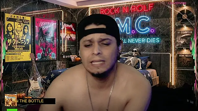 Pokazy przed kamerką – chino_roz