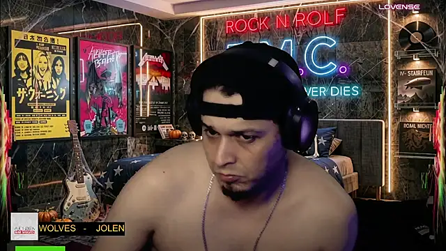 chino_roz Show in webcam