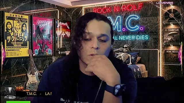 chino_roz Show in webcam