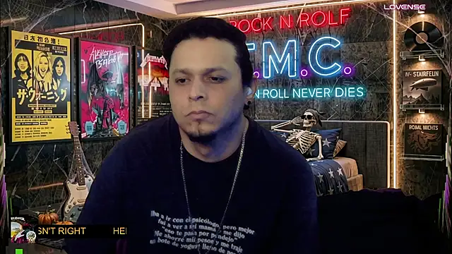chino_roz Show in webcam