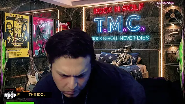 Pokazy przed kamerką – chino_roz